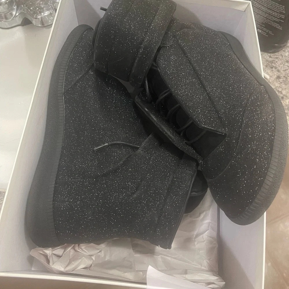 Brand new Margiela come with box and dust bag just tried it on size 42 EU 9 US - Picture 1 of 11